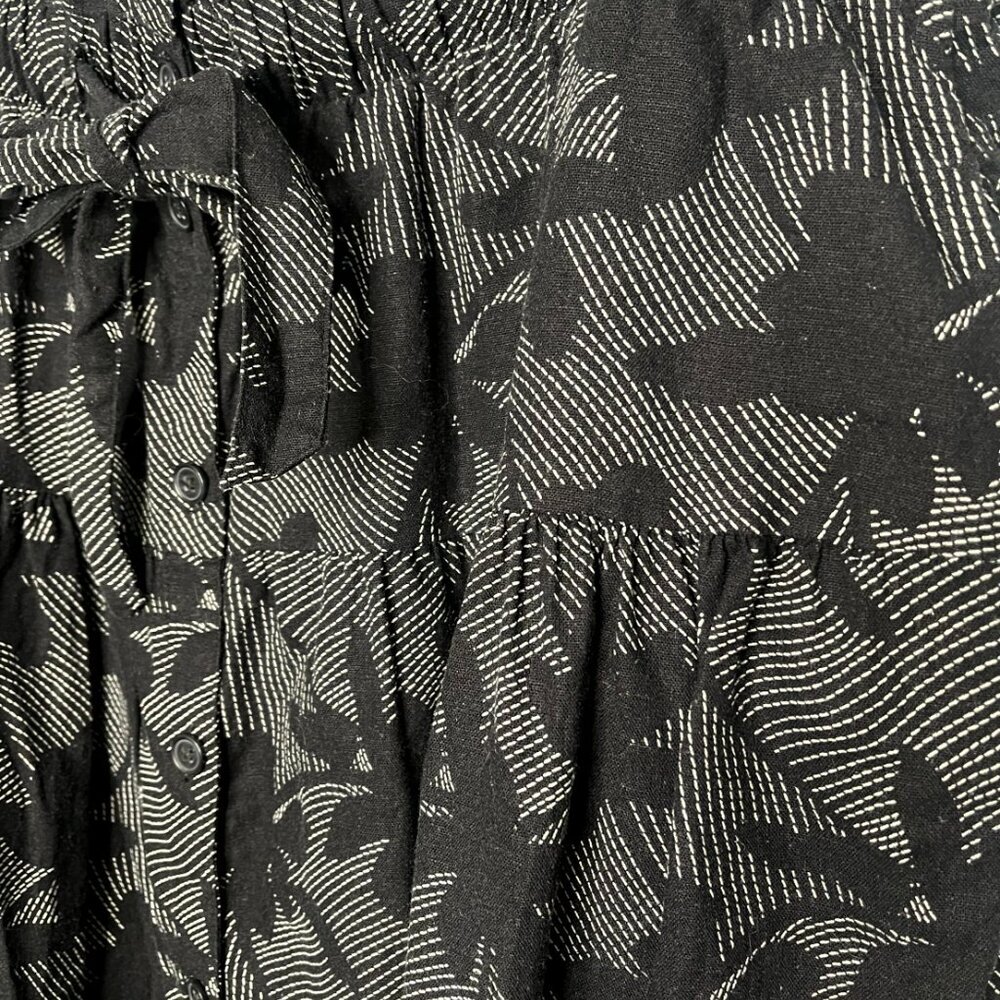 Universal Thread Tie Waist Button Front Black Whi… - image 5